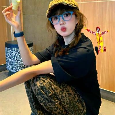 踉跄女孩
